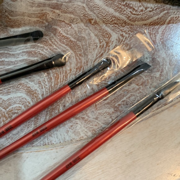 Too Hip makeup brush set - Picture 6 of 8
